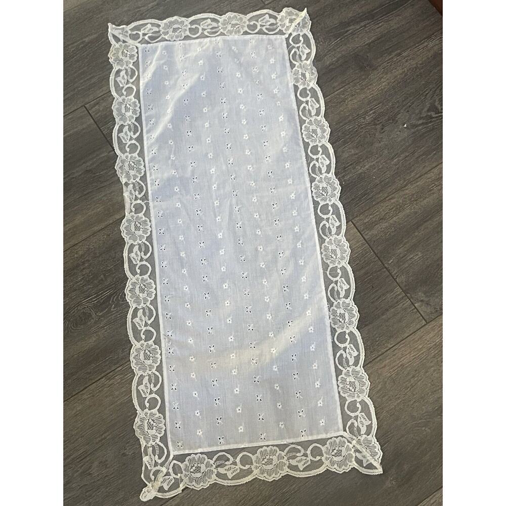 Vintage Beige Cotton Lace Table Runner Beige Eyelet Cottagecore Farmhouse 29x13 - Picture 1 of 6